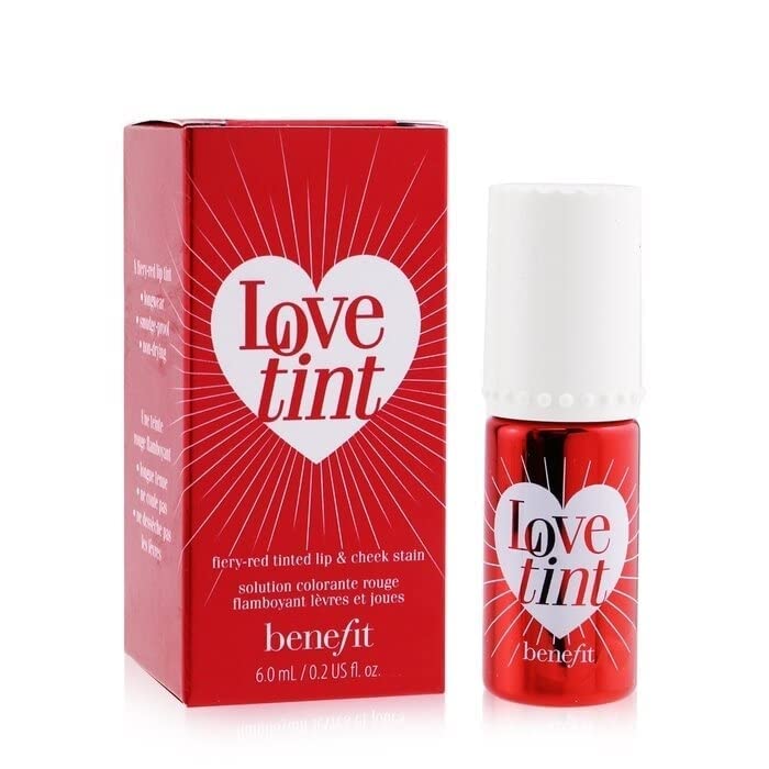 Benefit Love Tint Fieryred, application lèvres; couleur précise et longue tenue.