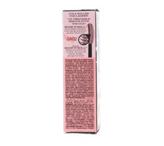 Benefit Roller Lash montre des cils levés et un regard net.