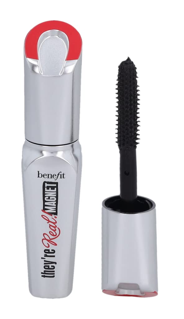 Benefit They’re Real Magnet Mascara – noyau magnétique attirant la formule pour des cils plus longs.