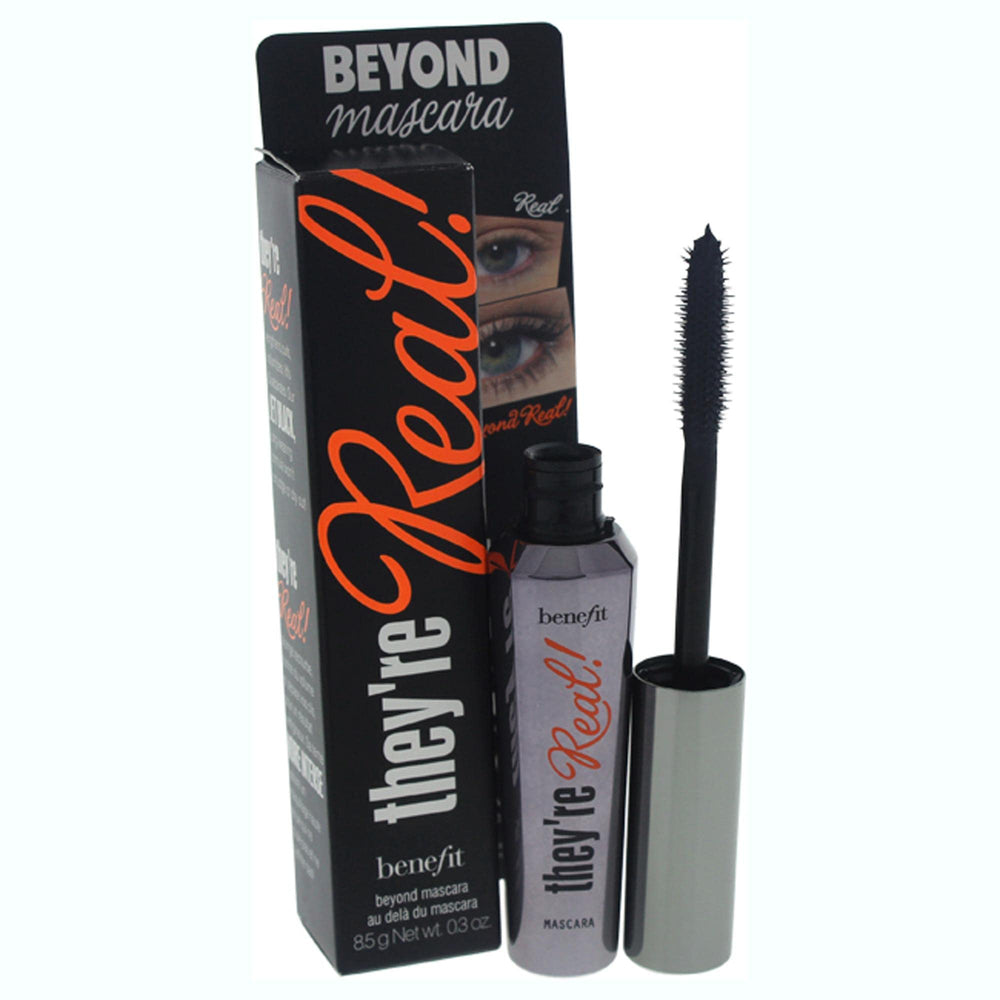 Benefit They're Real! Mascara avec brosse conique pour un regard plus ouvert.