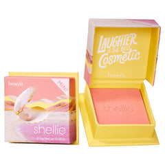 Benefit WANDERful World Blush Shellie — poudre soyeuse prête à offrir un teint doux et modulable.