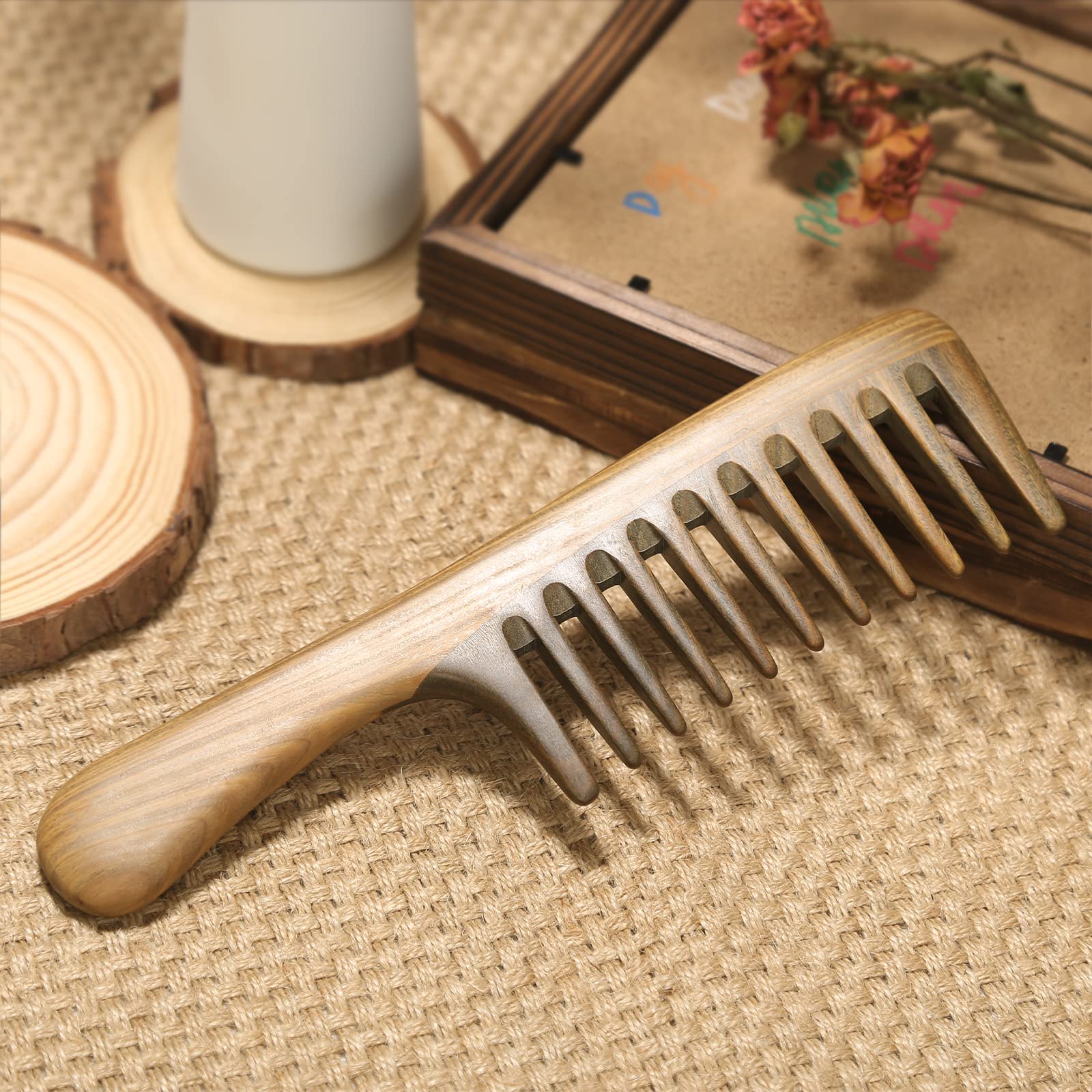 BESTOOL usage quotidien peigne à dents larges en santal pour routine coiffure.