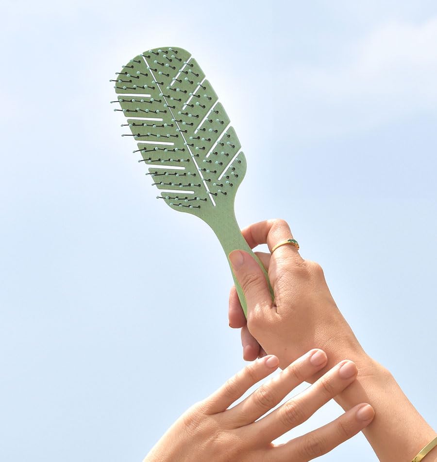 Beter Detangling Eco Brush utilise fibres naturelles et coques de riz pour démêler