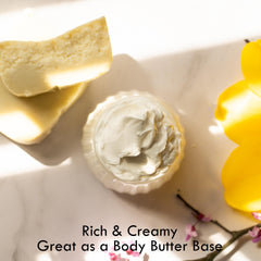 Beurre Better Shea Butter Raffiné Sans Parfum démêle et apaise les cheveux.