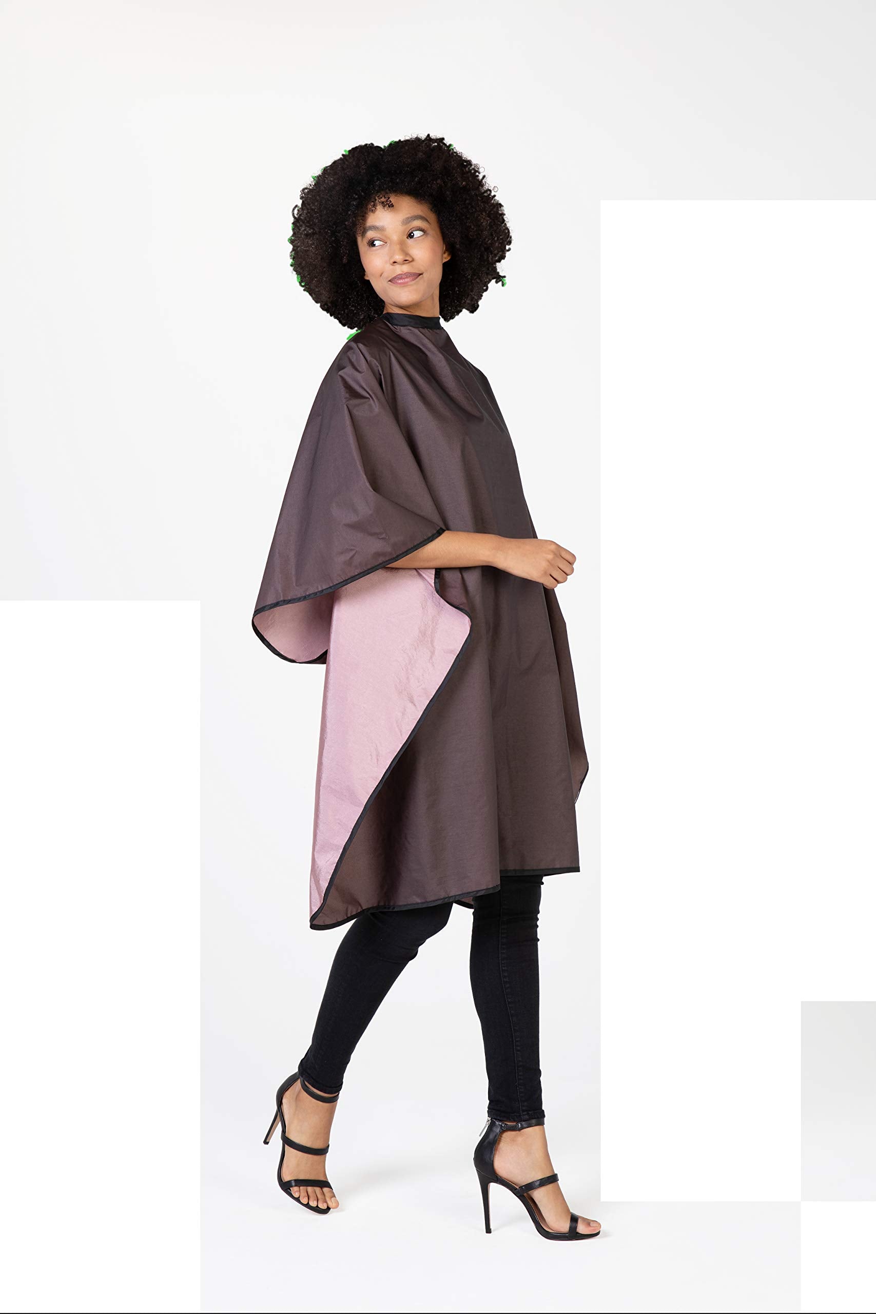 Cape Betty Dain Reversi noir, dos avec finition chimique adaptée au traitement.