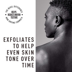 Bevel Exfoliant douche, texture charbon visible, apporte une sensation rafraîchissante et purifiante.