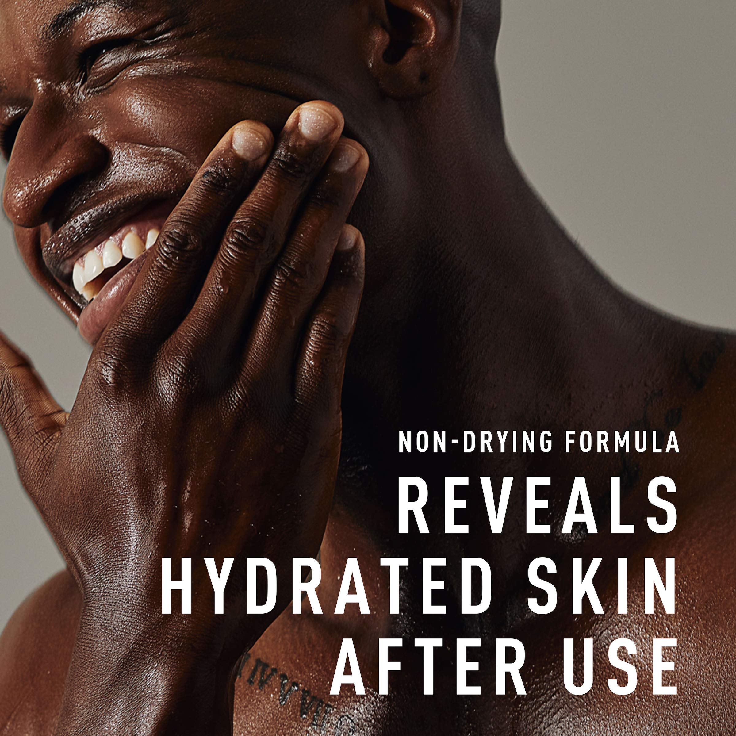 Bevel Exfoliant douche, huile d'Argan intégrée, hydratation douce après chaque utilisation.