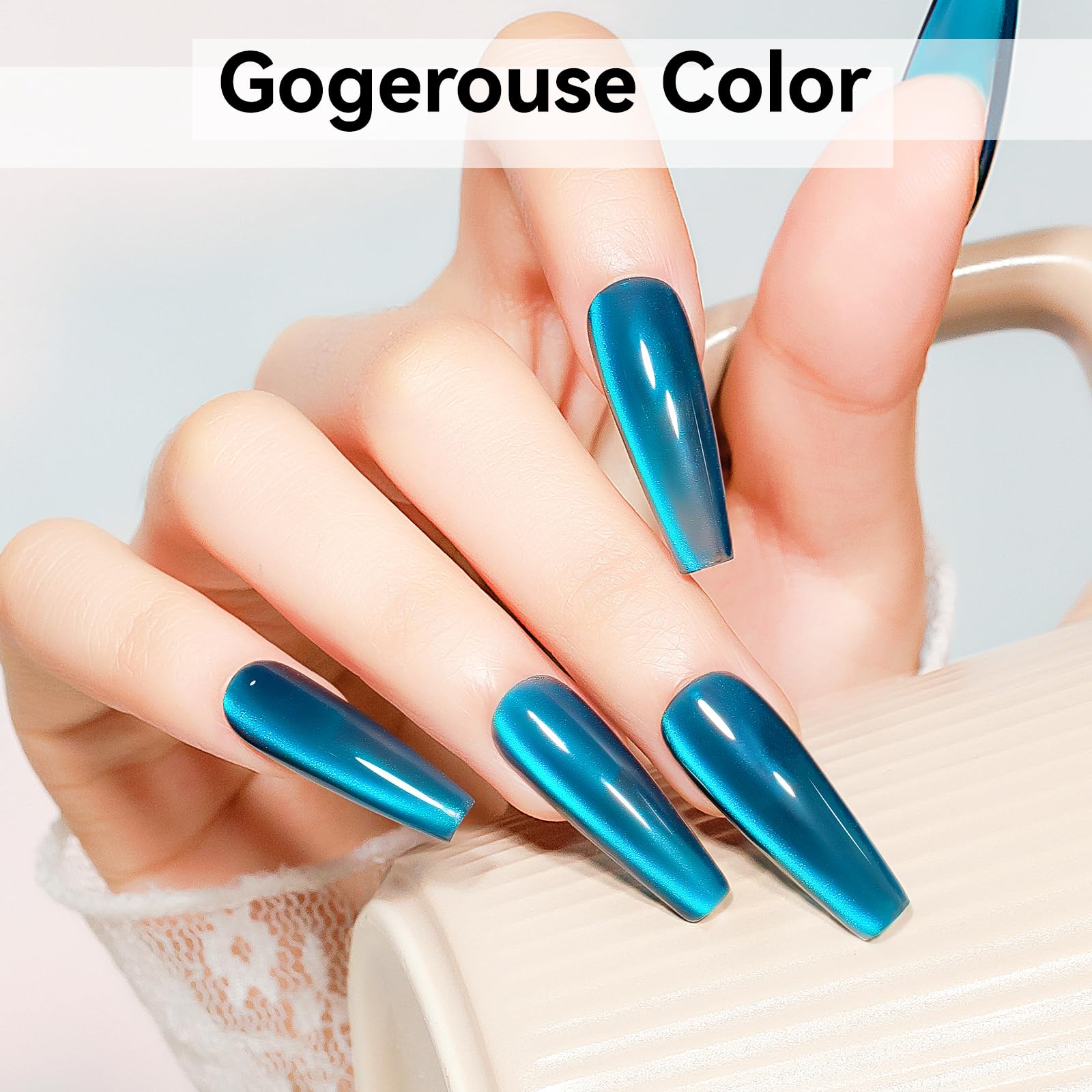 Bevimee Finition brillante vernis gel au rendu verre.
