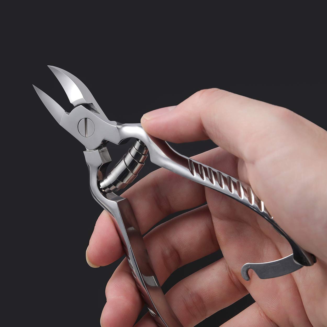 BEZOX sharp blades prevent nail splitting and snag-free trimming.