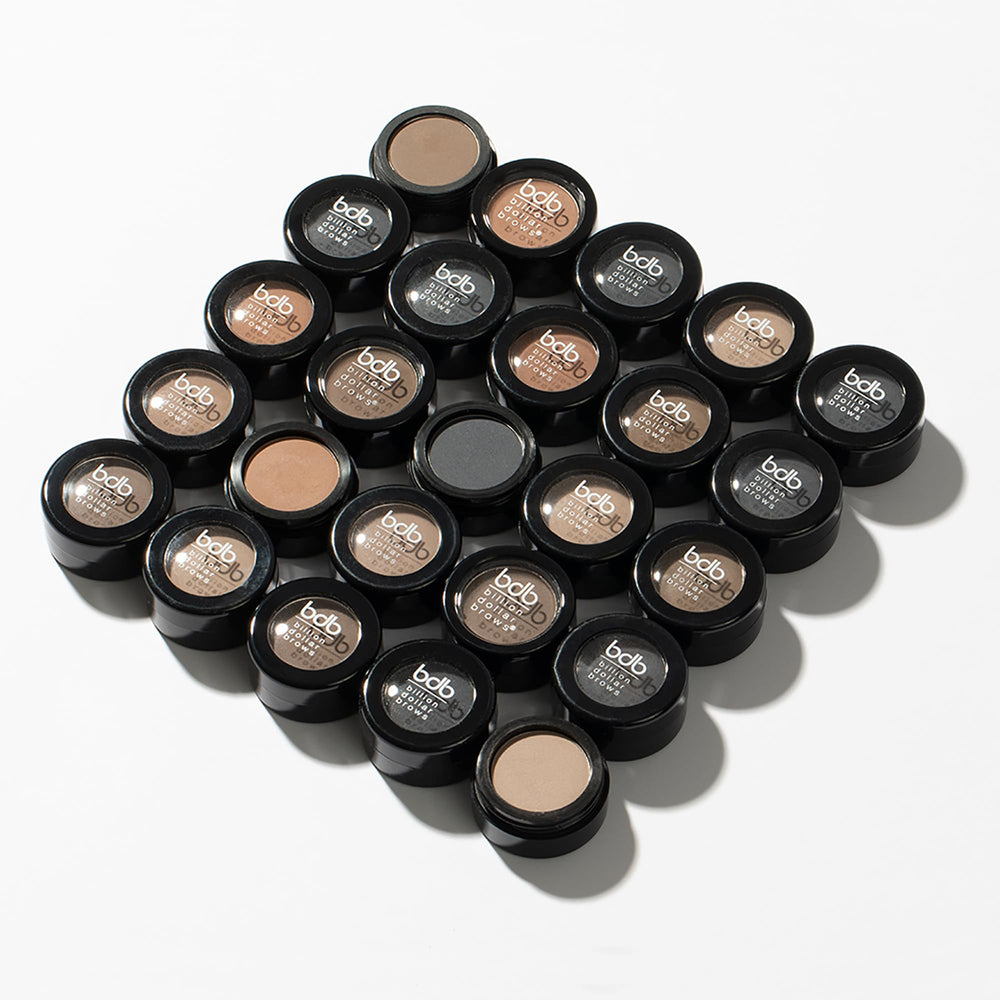 Billion Dollar Brows Poudre Sourcils Brun Clair, application naturelle pour combler les zones clairsemées.