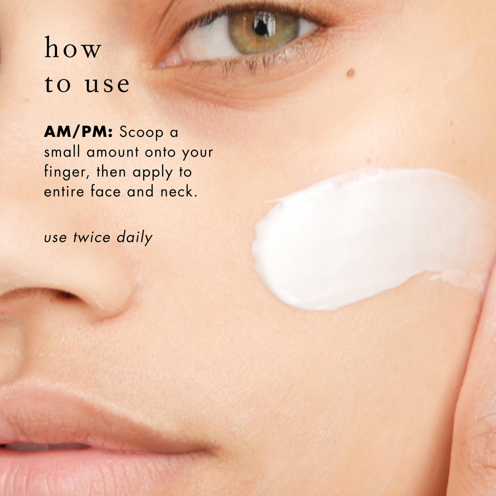 Application visage et cou avec Bioelements Absolute Moisture, routine quotidienne accessible.