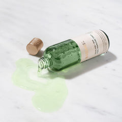 L extrait de lime caviar Biossance et squalane pour lisser la peau.
