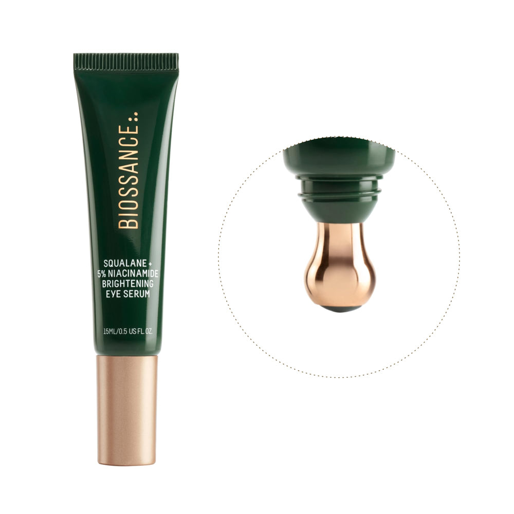 Rituel quotidien des yeux: confort et luminosité avec le roller biossance.