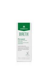 Texture crème lisse de Biretix Micropeel pour une application douce et agréable.