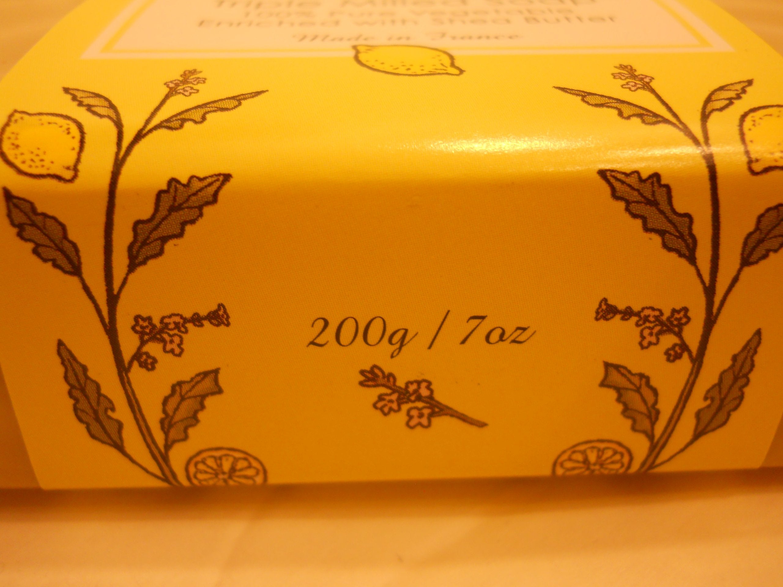 Savon verveine citron Bisous De Provence, packaging clair et attractif en boutique.