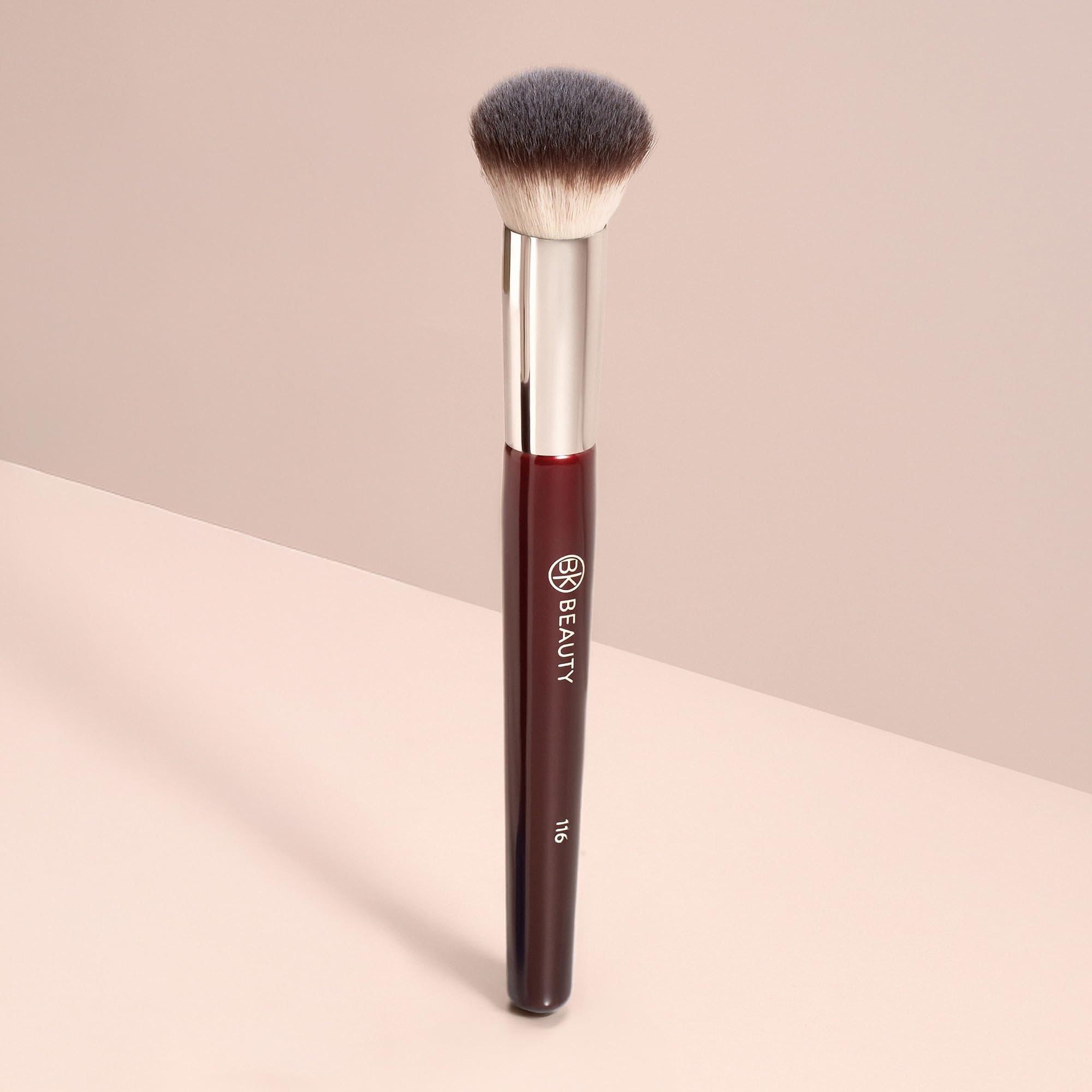 BK BEAUTY 116 pinceau compact rond pour fond de teint — application précise zones difficiles