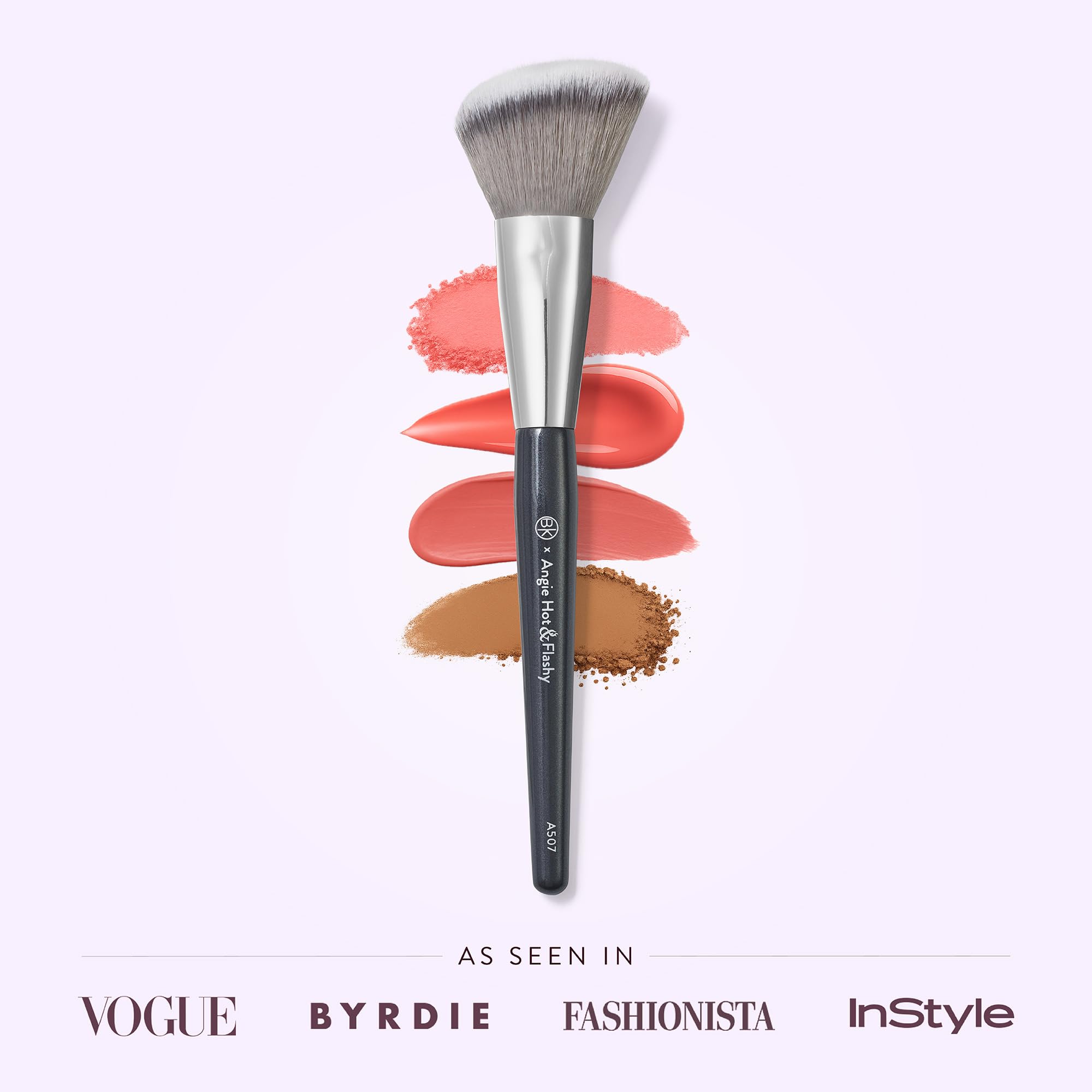 Pinceau anglé BK Beauty Angie A507 pour un blush uniforme sans traces.