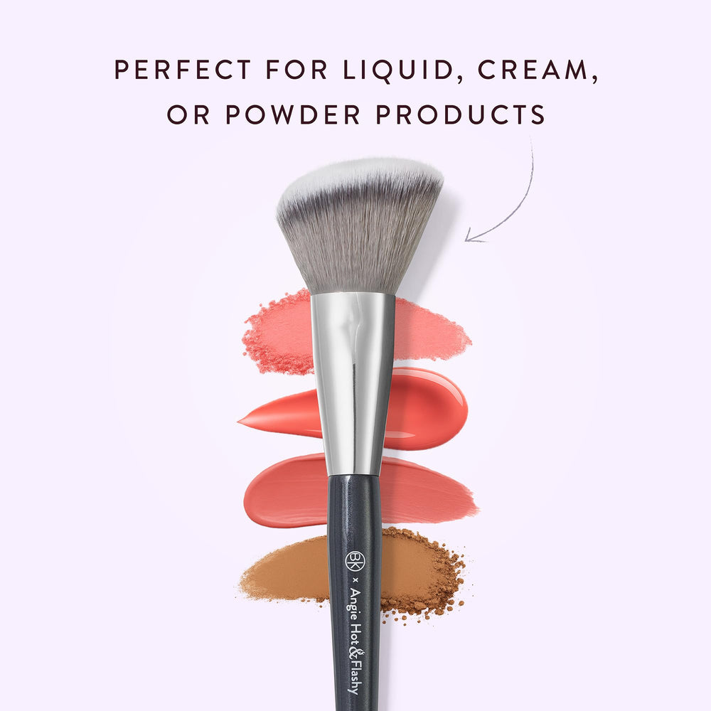Pinceau anglé BK Beauty Angie A507 pour texture crème parfaitement mélangée.