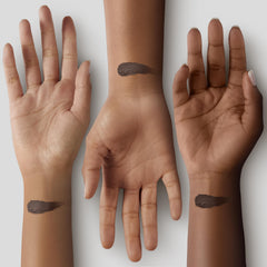 Black Radiance nuance teinte sombre chocolat enrobe pour un fini naturel.