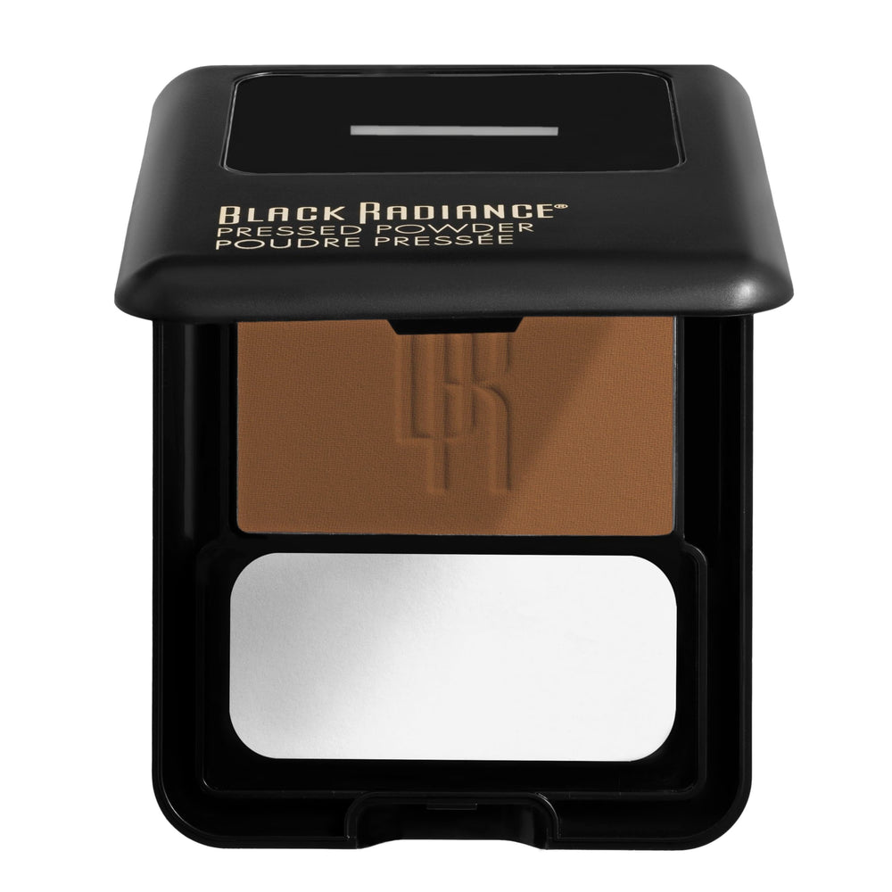 Poudre pressée Black Radiance avec éponge intégrée pour application fluide