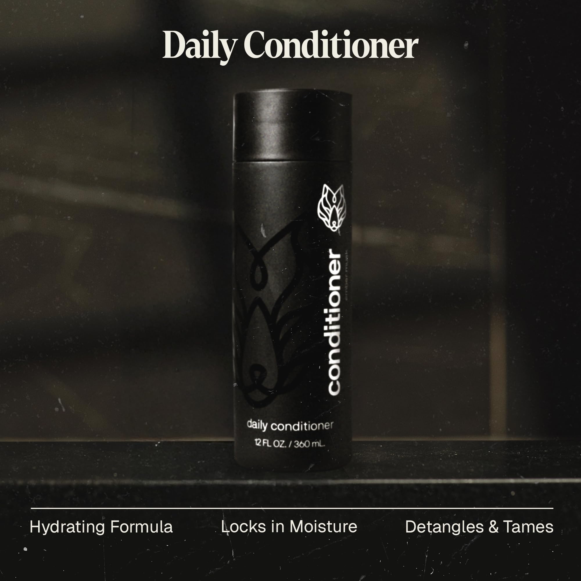 Texture crème épaisse du conditionneur Black Wolf prête à être appliquée.