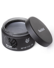 Texture naturelle et tenue durable avec la Pâte Black Wolf, pour tous types de cheveux.