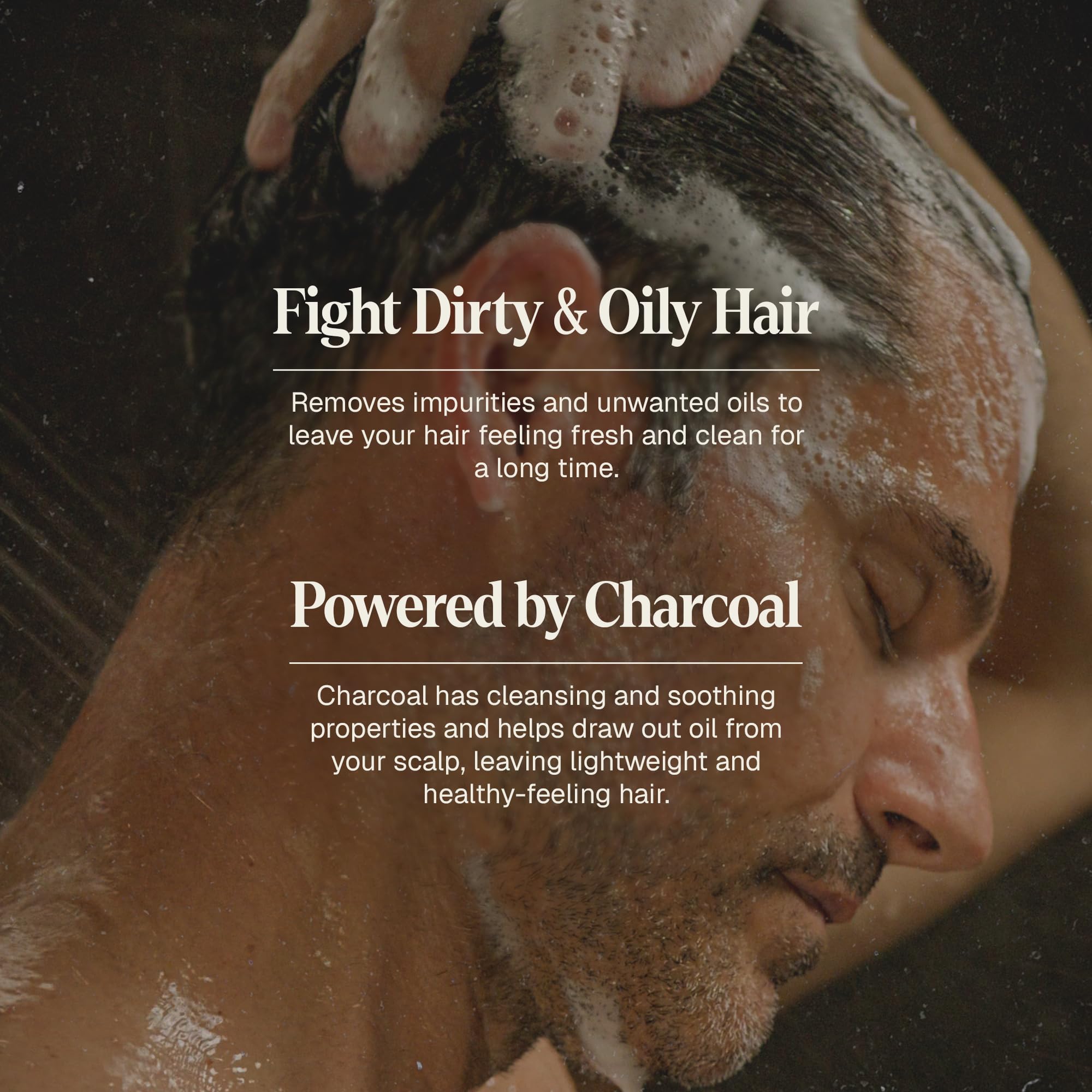 Charbon actif purifiant le cuir chevelu grâce à Black Wolf