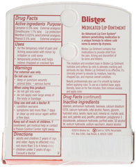 Application du baume Blistex pour lisser les lèvres avant le maquillage.