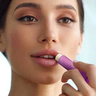 Blistex Infusions Lèvres Revive, ensemble de tubes: solution pratique au quotidien.