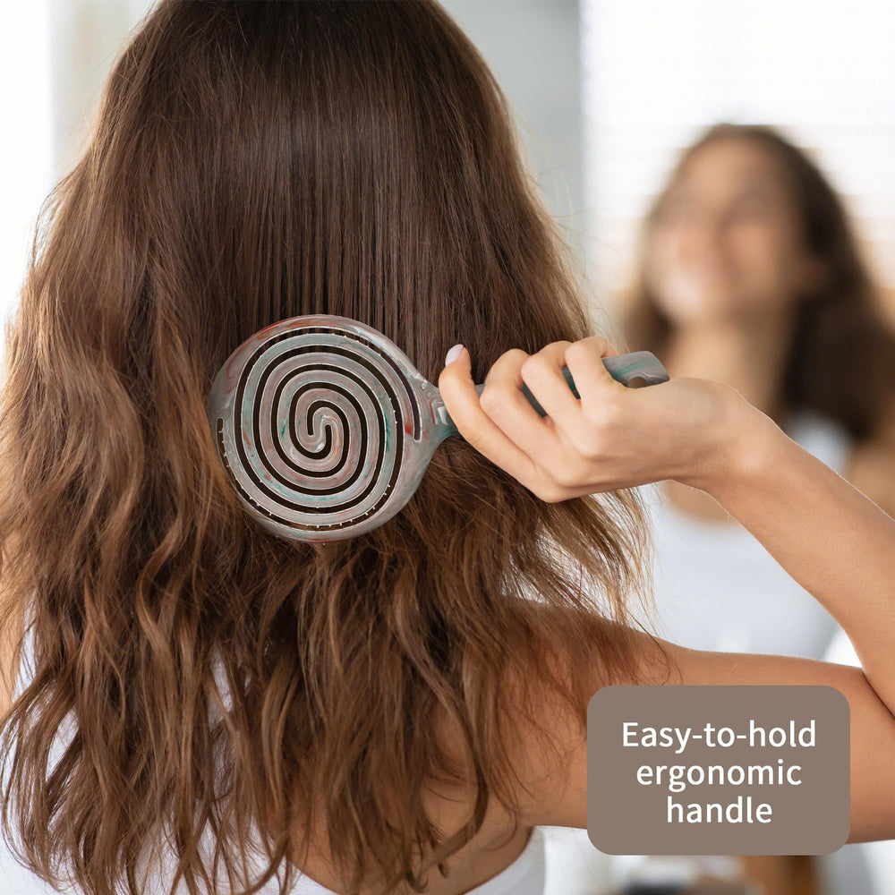 BLUSHMARKS brosse au design bonbon, pratique et colorée.