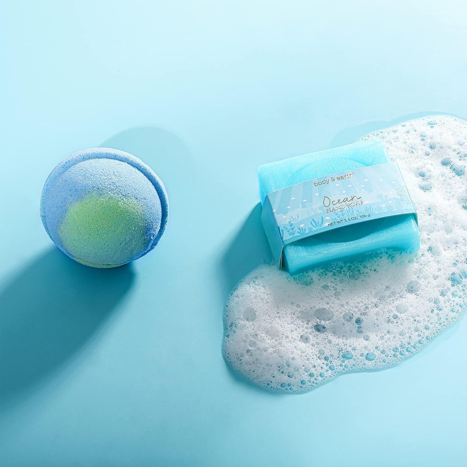 Bombe de bain BODY & EARTH pour un moment spa relaxant.