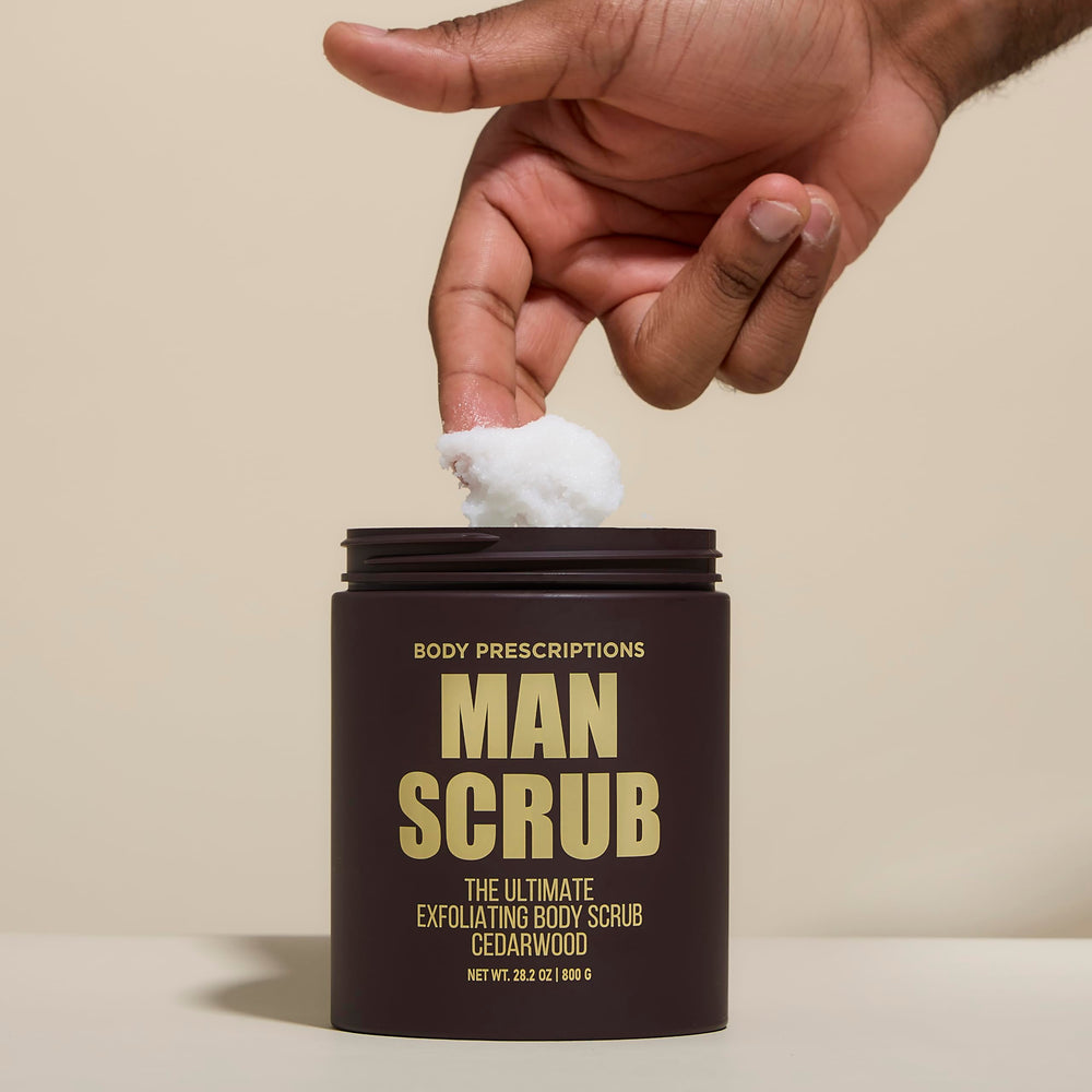 Parfum boisé de cèdre, gommage pour homme Body Prescriptions.