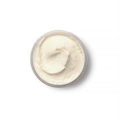 Texture crémeuse Bodystry Rose Oil Butter, peau douce et veloutée.