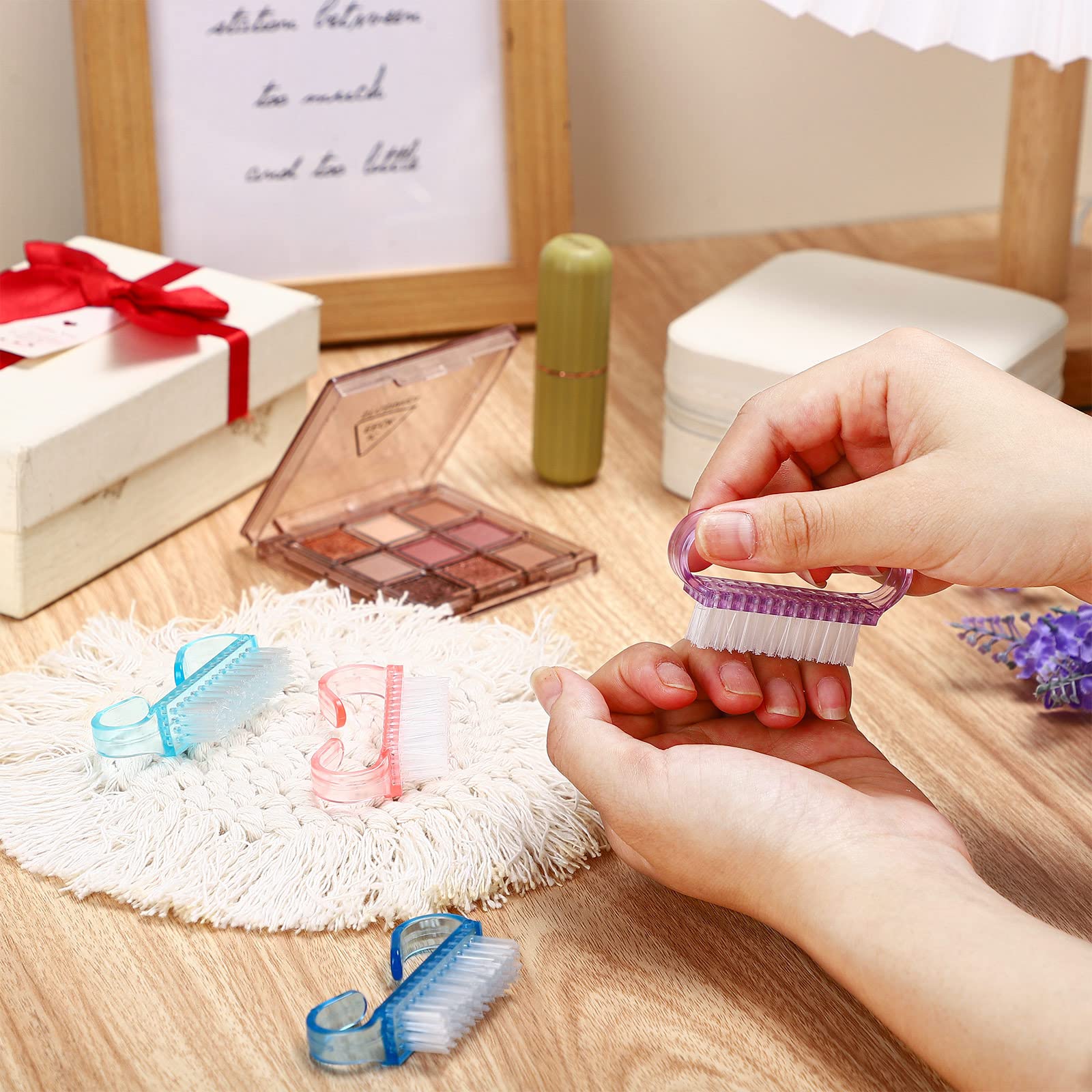 Bokon: brosse ongles usage domestique polyvalent, utile à la maison.