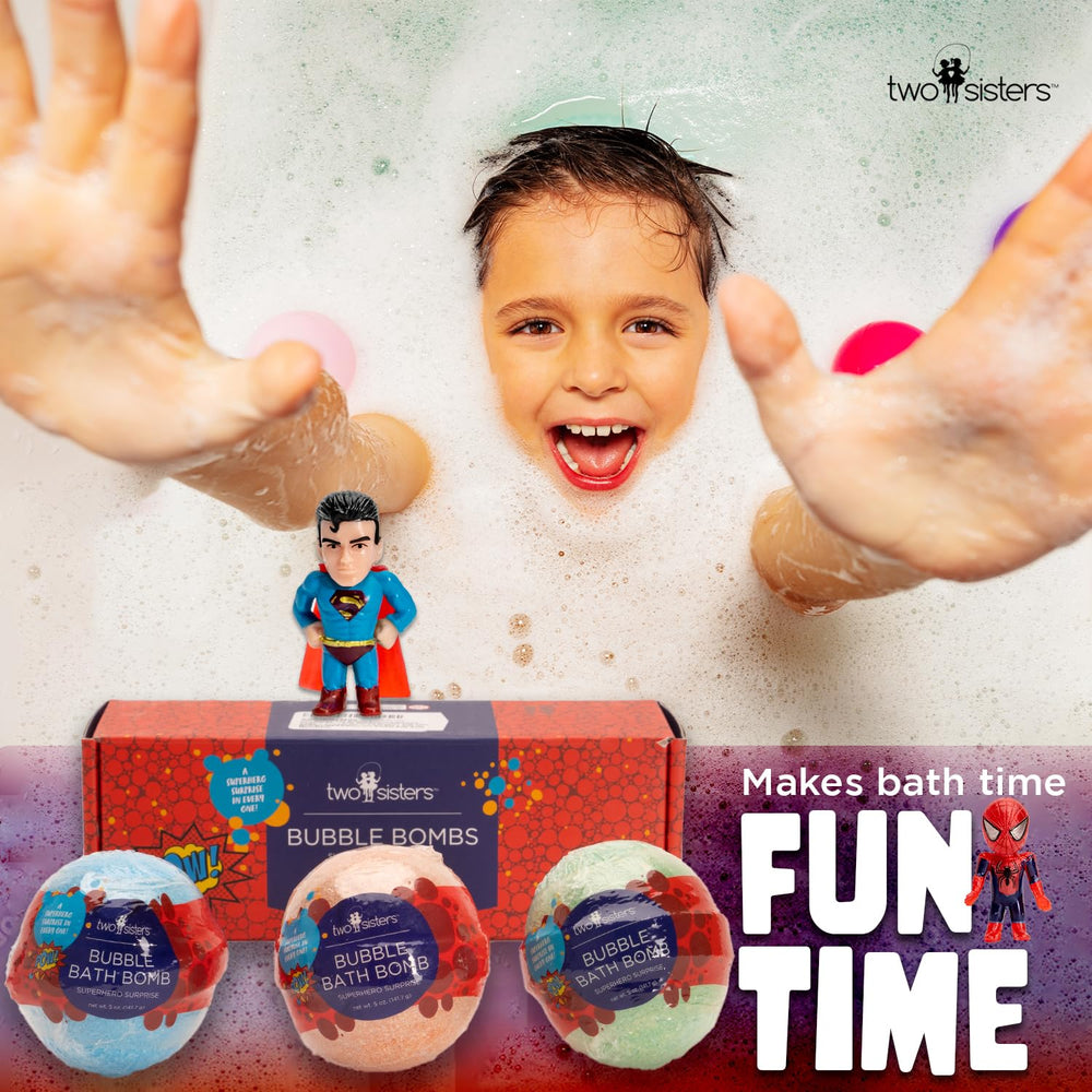 Bombes bain super heros decouverte jouet surprise; enfants amusés.