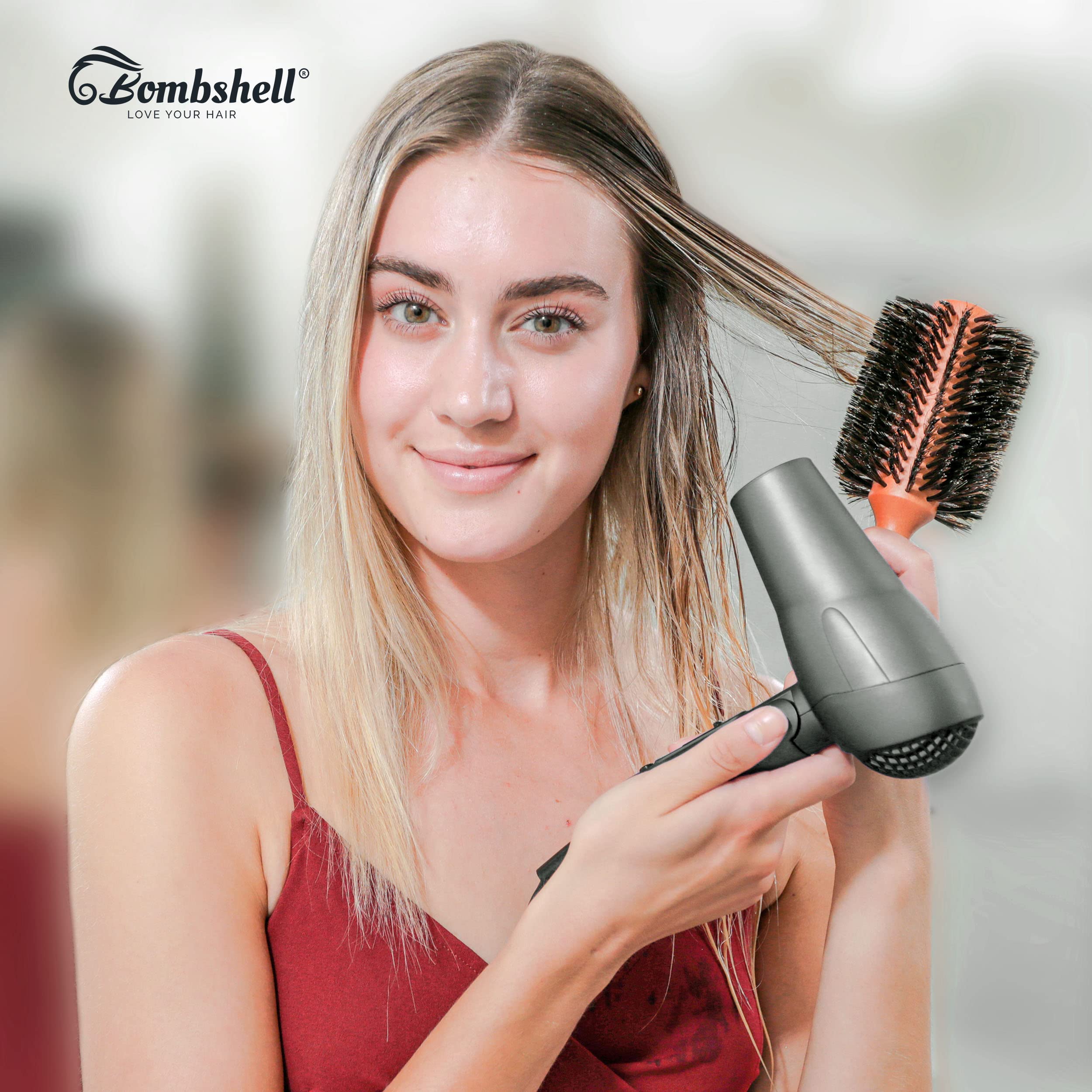 Bombshell brosse ronde favorise un brushing lisse après le séchage.