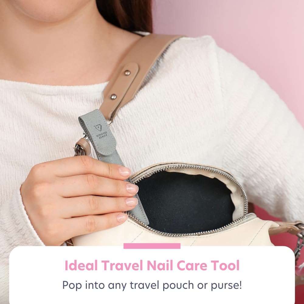 Poussoir cuticule Bona Fide Beauty avec tube protecteur pour rangement.