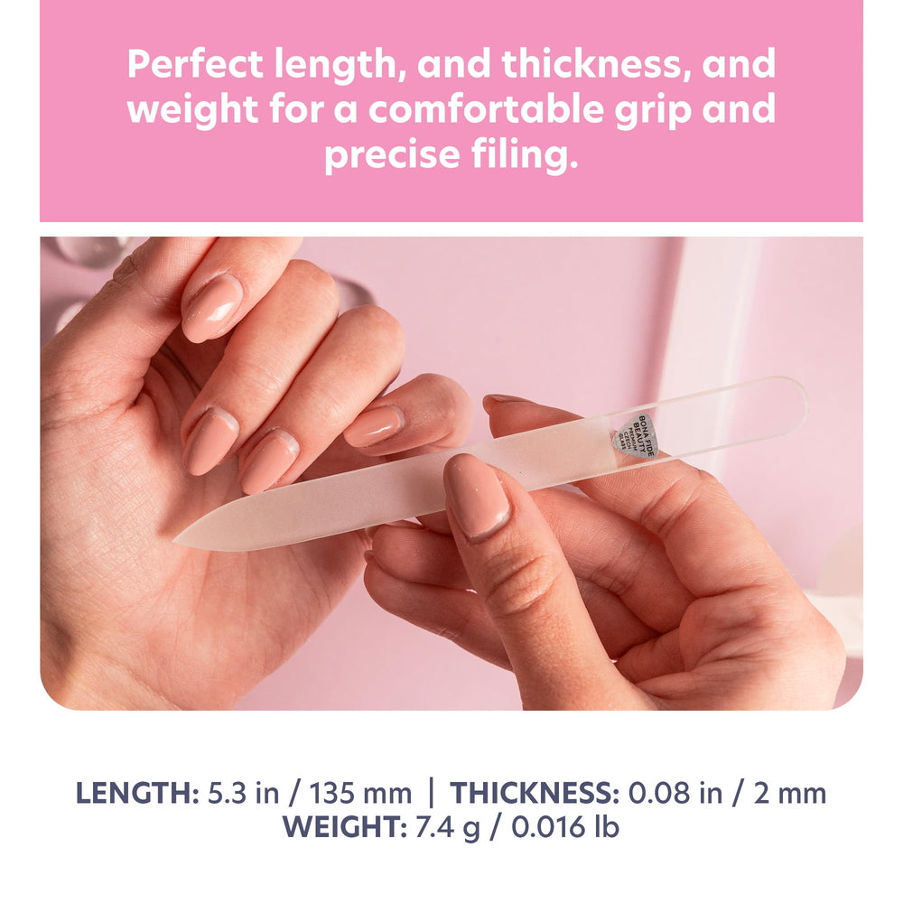 première vue de la lime Bona Fide Beauty verbe clair, glisse fluide sur les ongles.