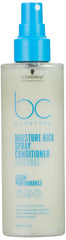 Bonacure MOISTURE KICK définit les boucles et apporte une brillance naturelle.