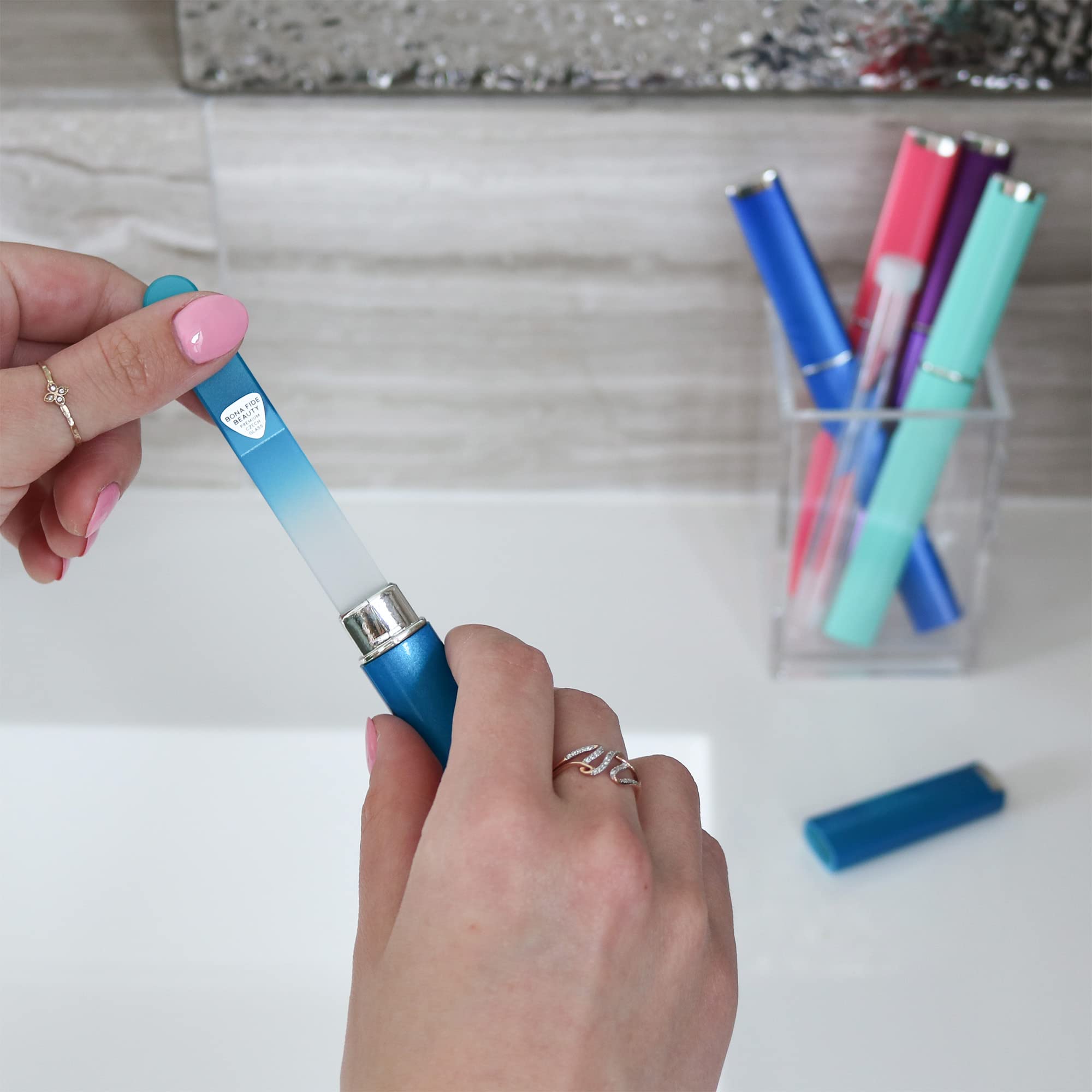 Bona Fide Beauty verre-boheme-etui : étui pratique pour transporter les limes en sécurité.