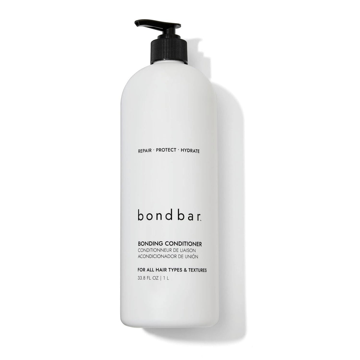 Bondbar Conditionneur: versement de la bouteille pour une hydratation rapide et démêlage facilité.