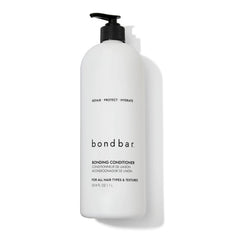 Bondbar Conditionneur: versement de la bouteille pour une hydratation rapide et démêlage facilité.