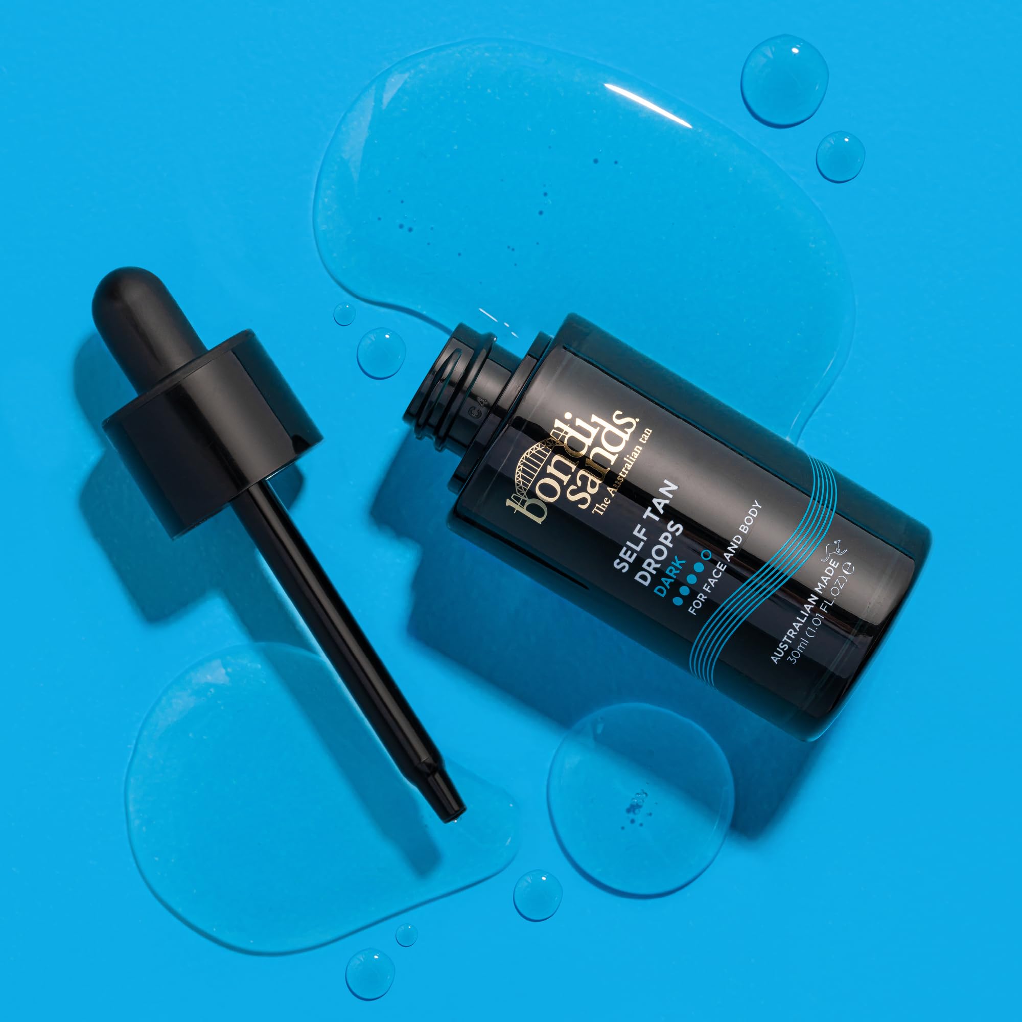 Application visage: gouttes Bondi Sands pour un teint uniforme et naturel.