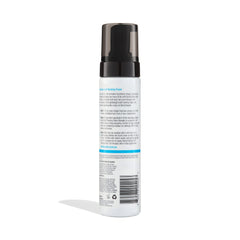 Bondi Sands Mousse autobronzante - application au gant pour un résultat uniforme.