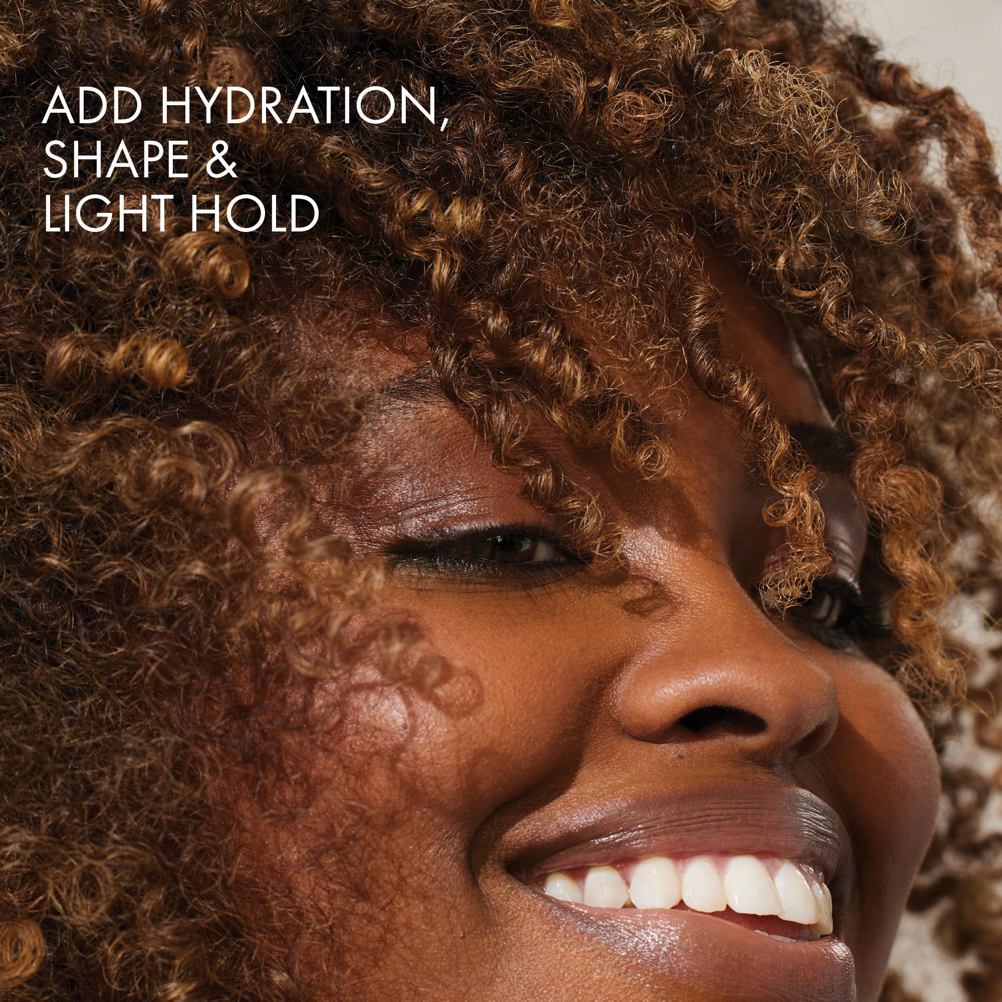 Curl Boss sans rinçage, application facile sur boucles pour définition légère.