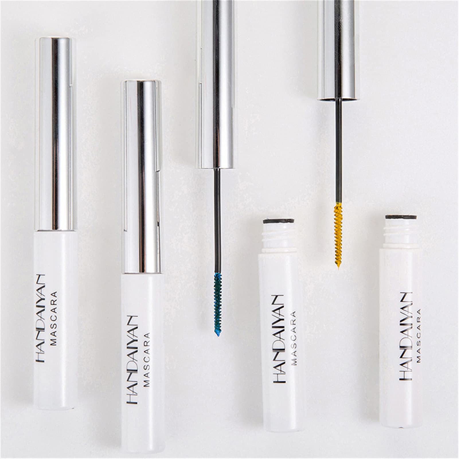 Mascara BONNIE CHOICE rouge-foncé: volume durable et intense.