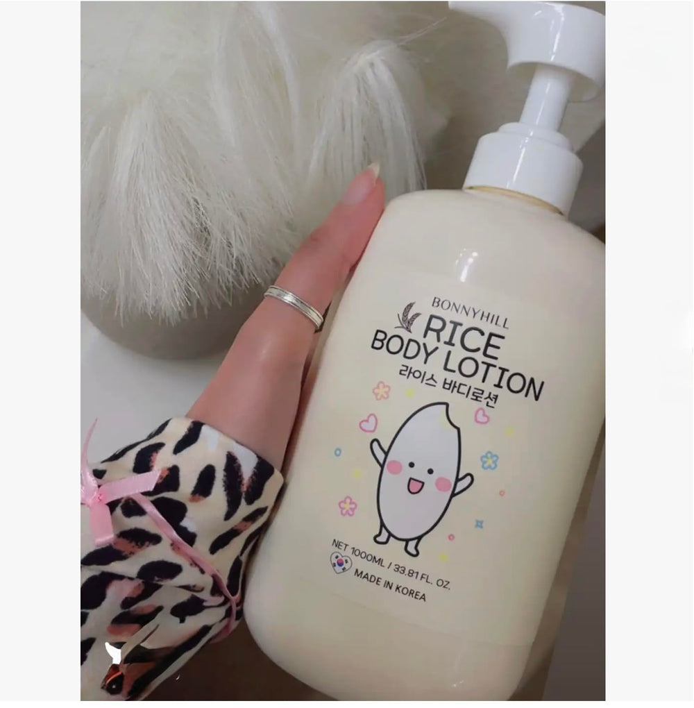 Lait corporel BONNYHILL au riz, texture crème légère pour une application agréable.