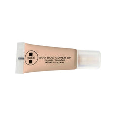 Boo-Boo Cover-Up correcteur medium camoufle les imperfections sur le visage et le corps.
