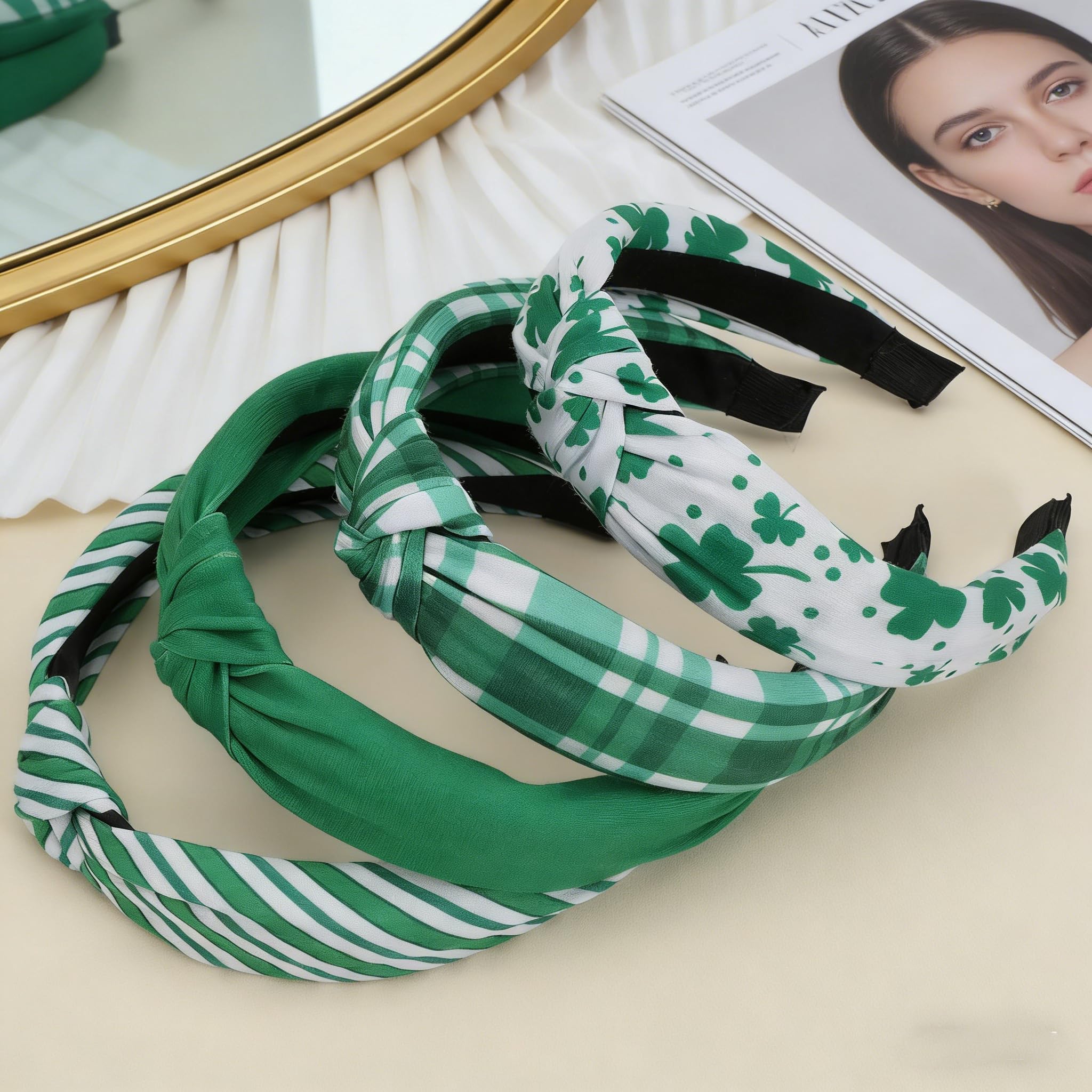 Bandeau Bookay avec trèfle irlandais vert, esprit festif.