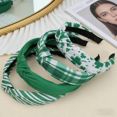 Bandeau Bookay avec trèfle irlandais vert, esprit festif.